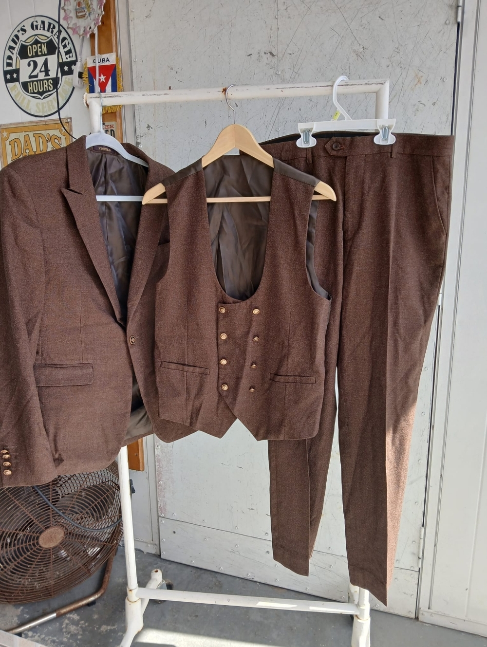 VINSTILO..Men's Brown Three-Piece Suit with Double-Breasted Vest